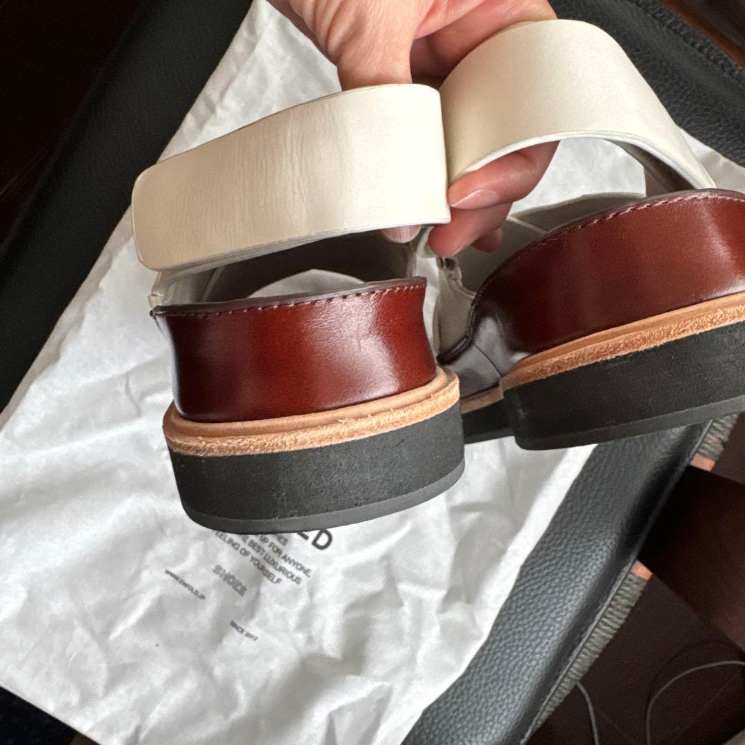 ENFOLD レザー クロスバンド サンダル