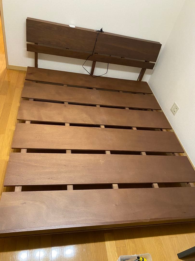 ブラウン ベッドフレーム　クイーンサイズ　ニトリ