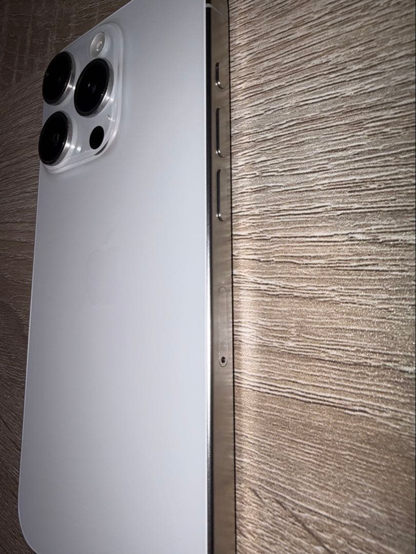 Apple iPhone 15Pro ホワイトチタニウム 本体