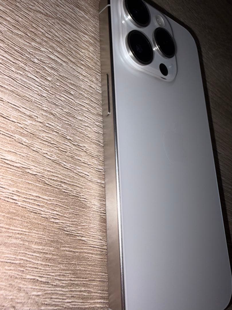 Apple iPhone 15Pro ホワイトチタニウム 本体