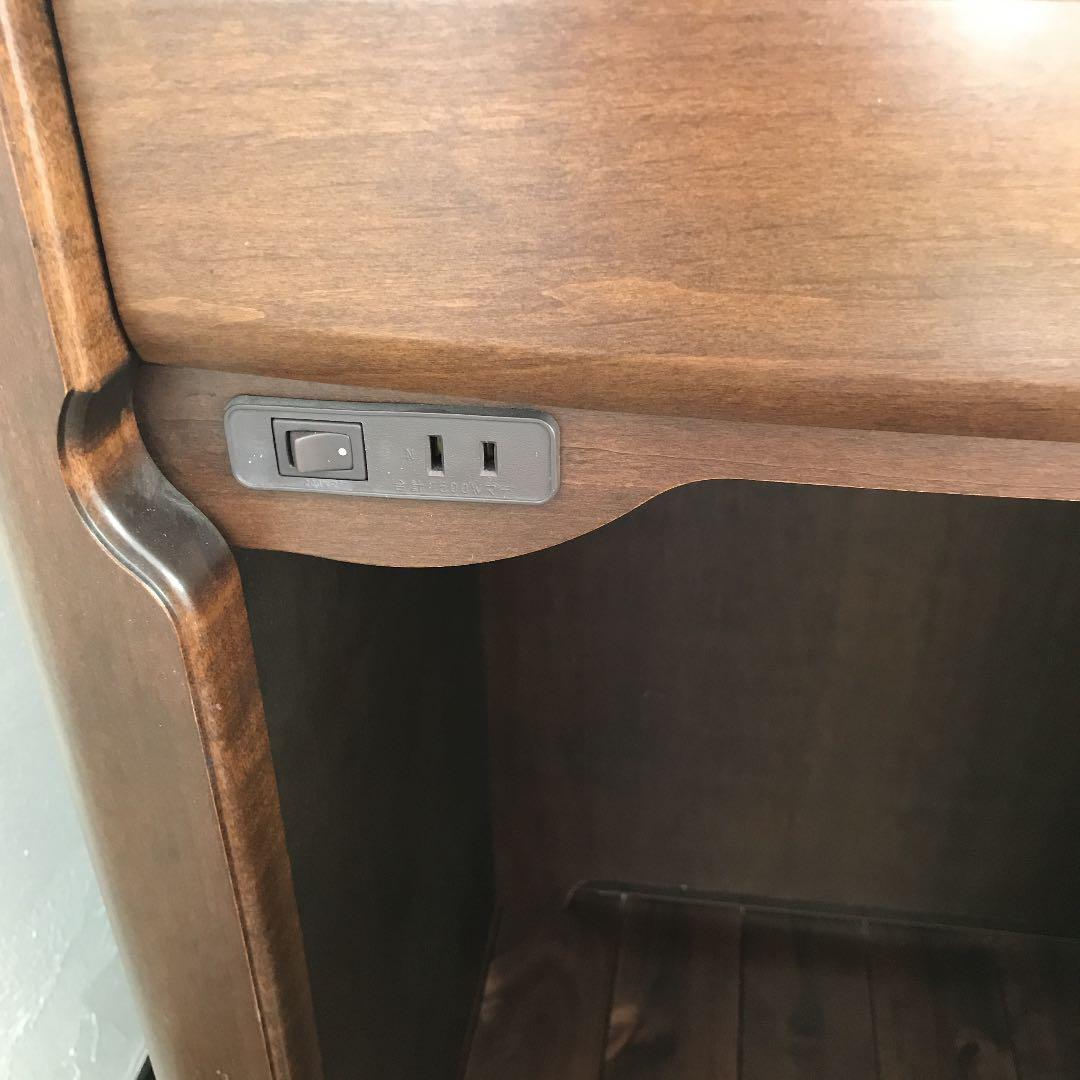 アンティーク調のドレッサーです