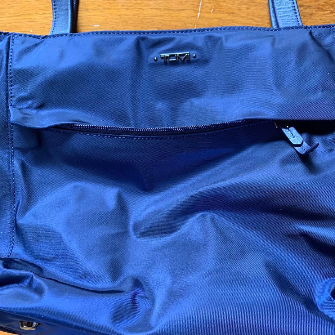 TUMI ボヤージュスモール　マリンブルートートレディースバッグ