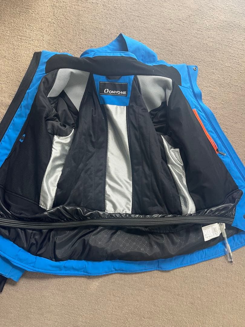 オンヨネ　サロモンワッペン付き　スキーウェア　上下セット　SSサイズ