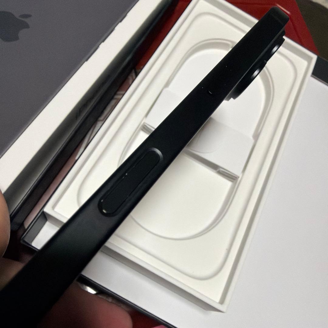 それがし 　iPhone16 128gb ブラック　箱付き　フィルム付き