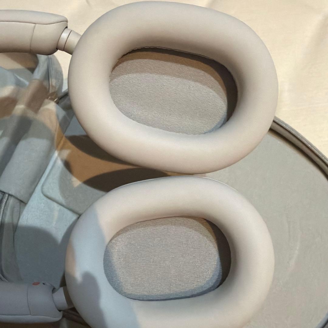 ワイヤレスヘッドホン グレー 専用ケース付きWH-1000XM5