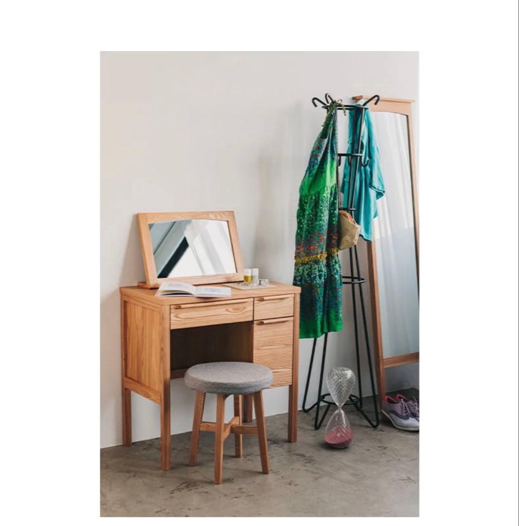 Unico 木製ドレッサーのチェア