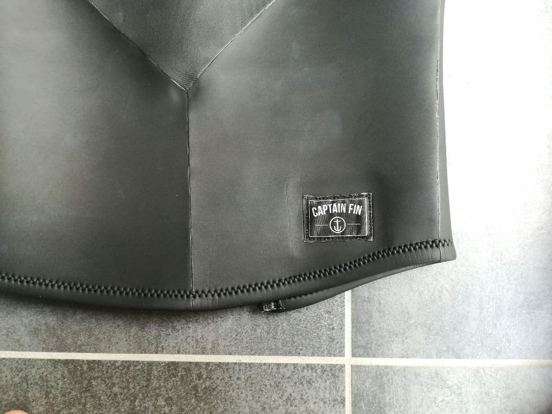 【展示新古品】キャプテンフィン スキン ベスト ホワイトワッペン Mサイズ