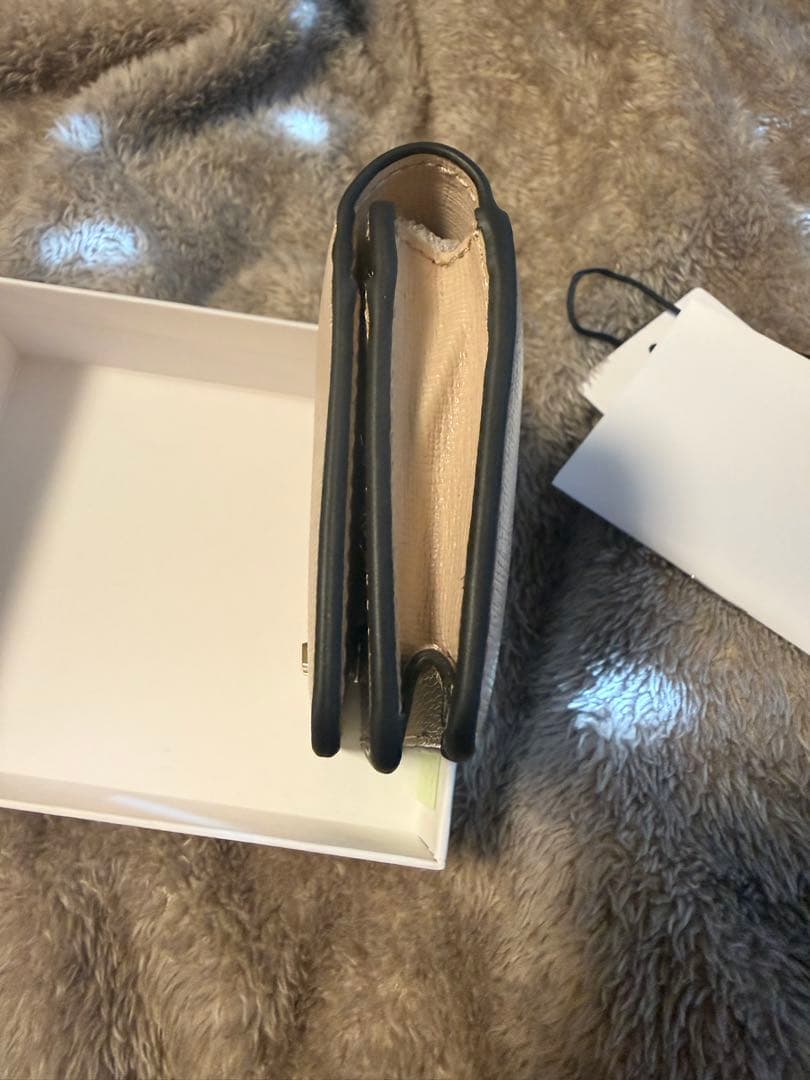 FURLA アイボリー レザー 名刺入れ　レディース