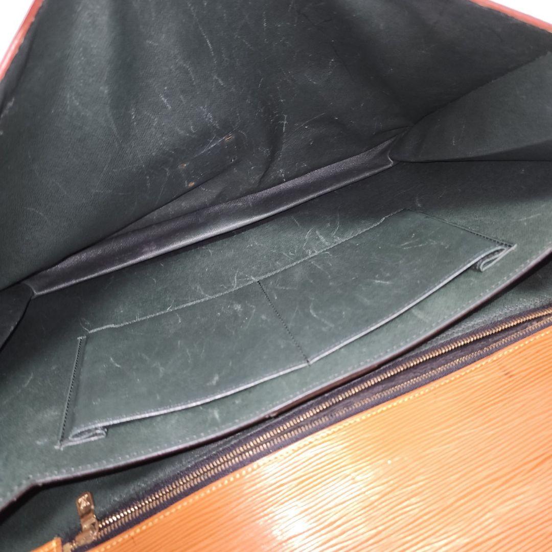 ルイヴィトン セルヴィエットコンセイエ エピ ビジネスバッグ 鞄 ハンドバッグ