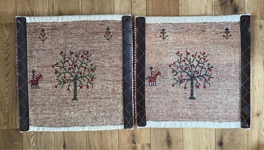 美品　ギャッペ座布団サイズ2枚