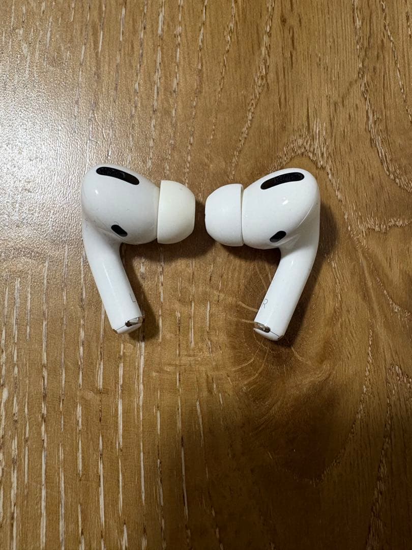 アップル AirPods Pro MWP22J/A ￼ ￼ケースあり