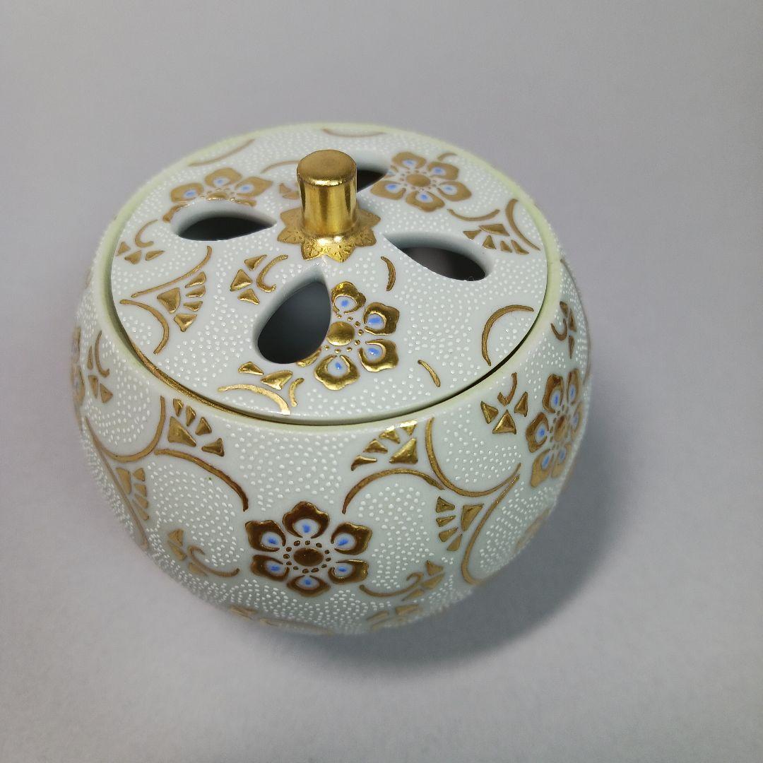 三代仲田錦玉　白粒金唐草香枦