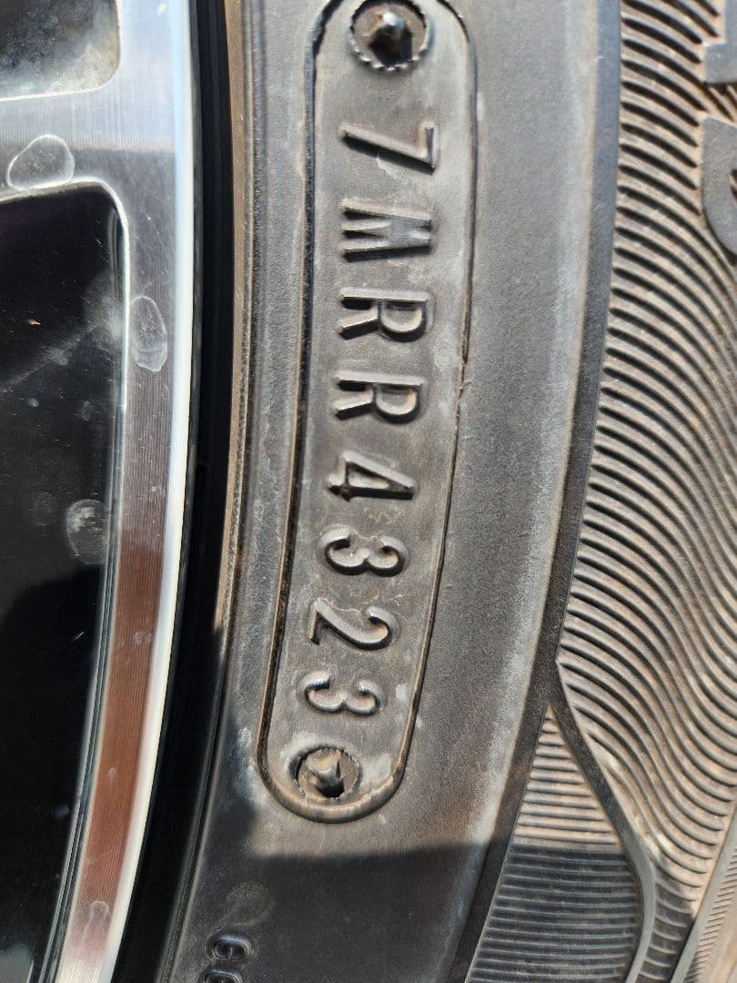 19インチ ホイールセット　245/45-19　 PCD114.3 IN 35