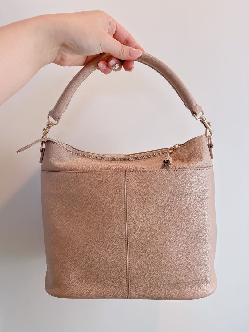 アタオataoウィークエンドレザー ショルダーバッグ ゴールド金具付き