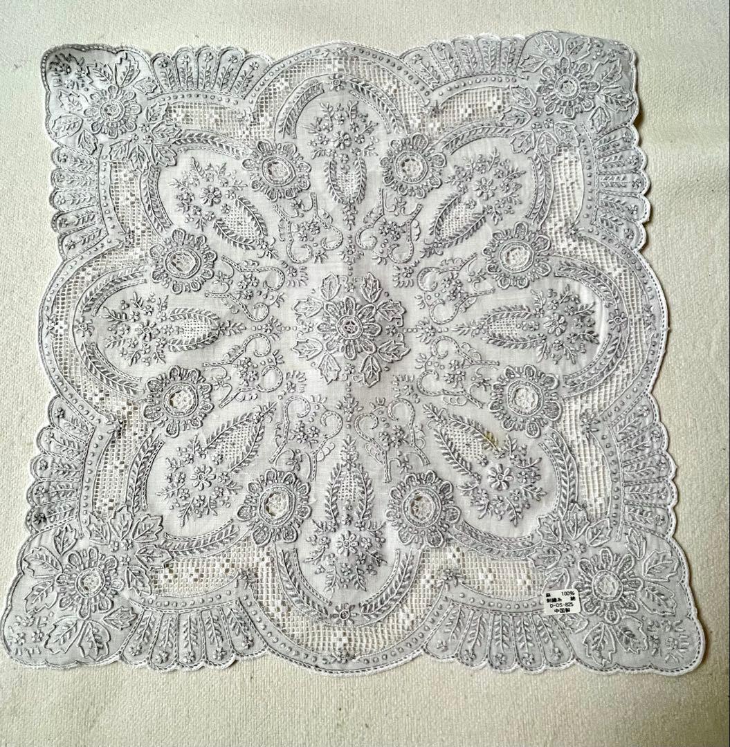 未使用　汕頭　SWATOW 刺繍ハンカチ　ゴージャス　ホワイト　全面刺繍　花模様