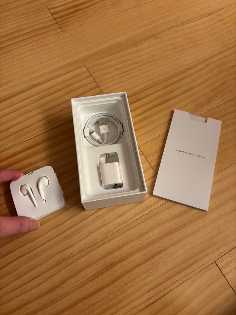 【美品SIMフリー】iPhone SE2 第二世代 ホワイト　ガラスフィルム付き