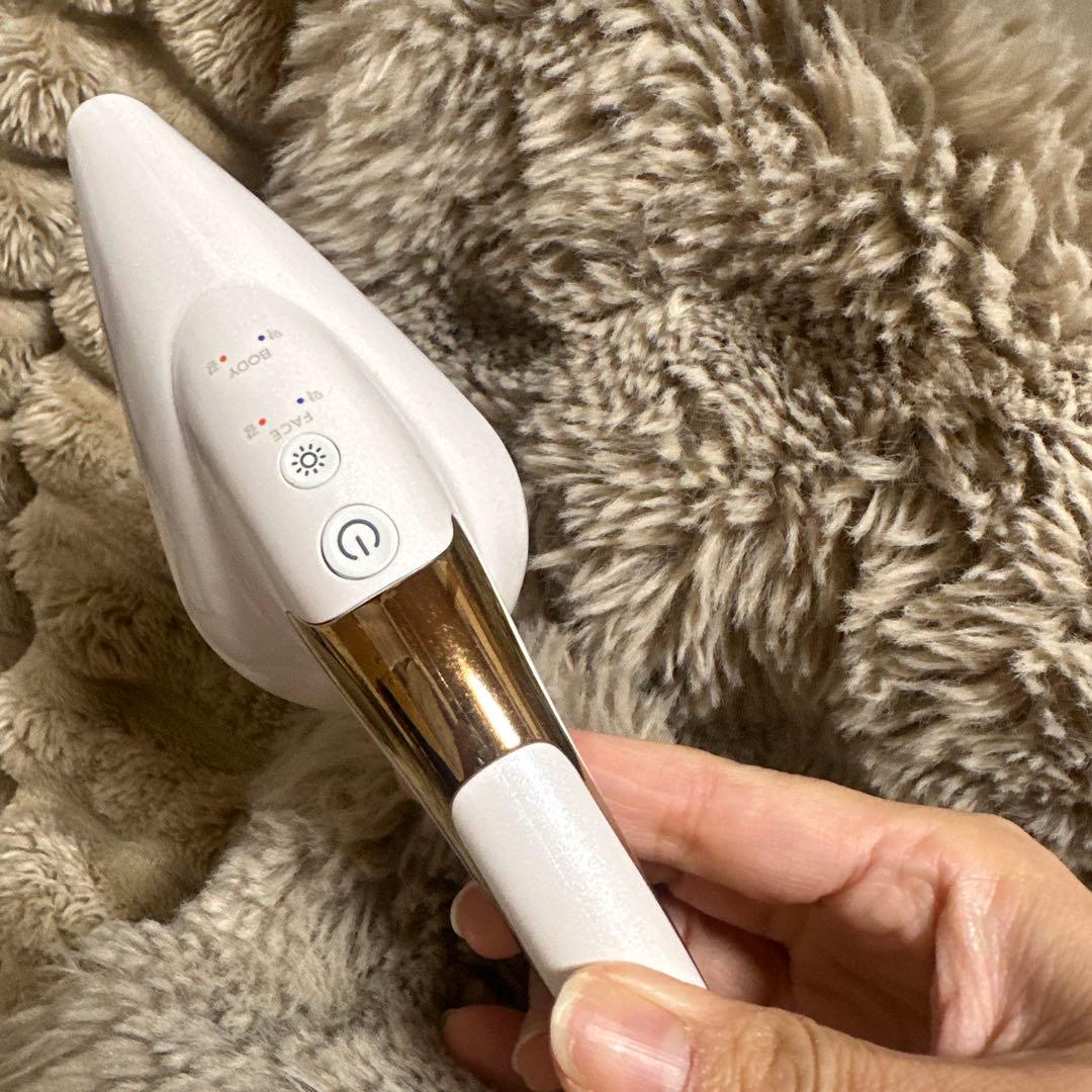 ほうれい線、たるみ予防　SKINIRON スキンアイロン 美顔器