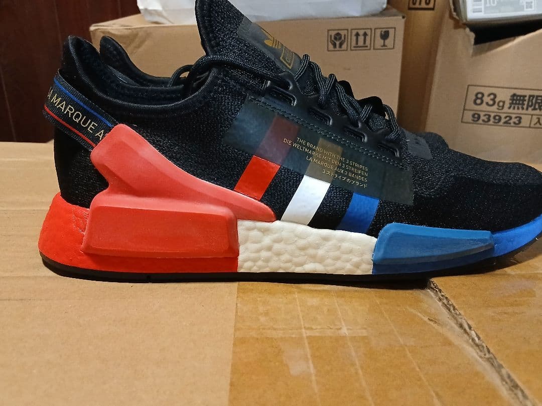 アディダス新品未使用Size29 エヌエムディR1V2パリ