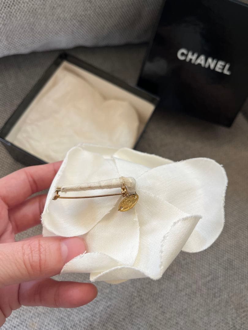 CHANEL カメリア　ホワイトフラワー　ブローチ　コサージュ