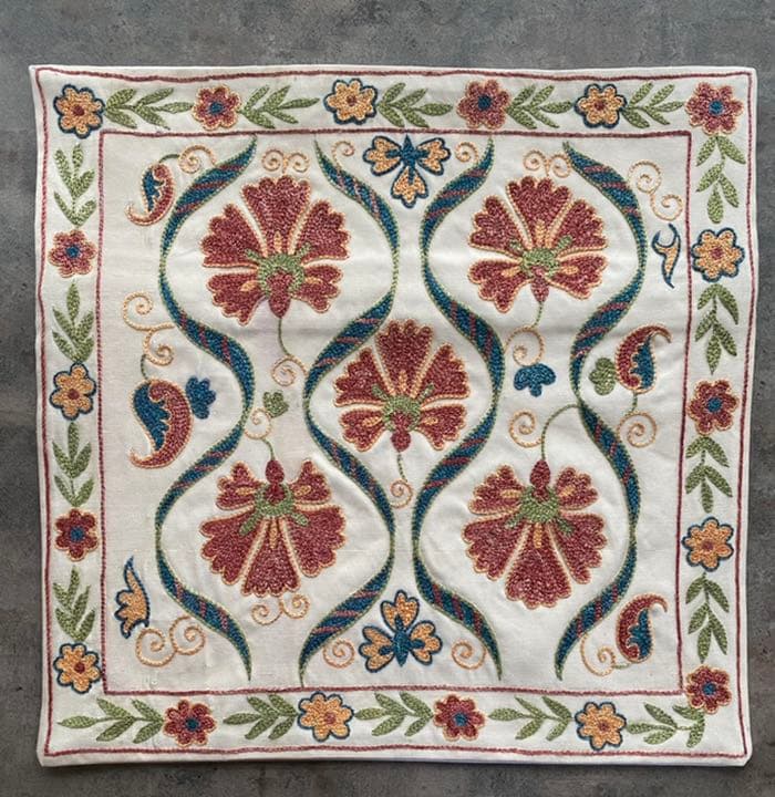 ウズベキスタン製 シルク スザニ刺繍 クッションカバー 46×44 SZN708