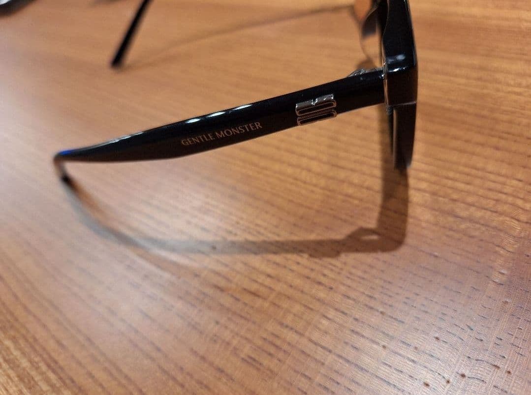 GENTLE MONSTER By ブラック ブラウン