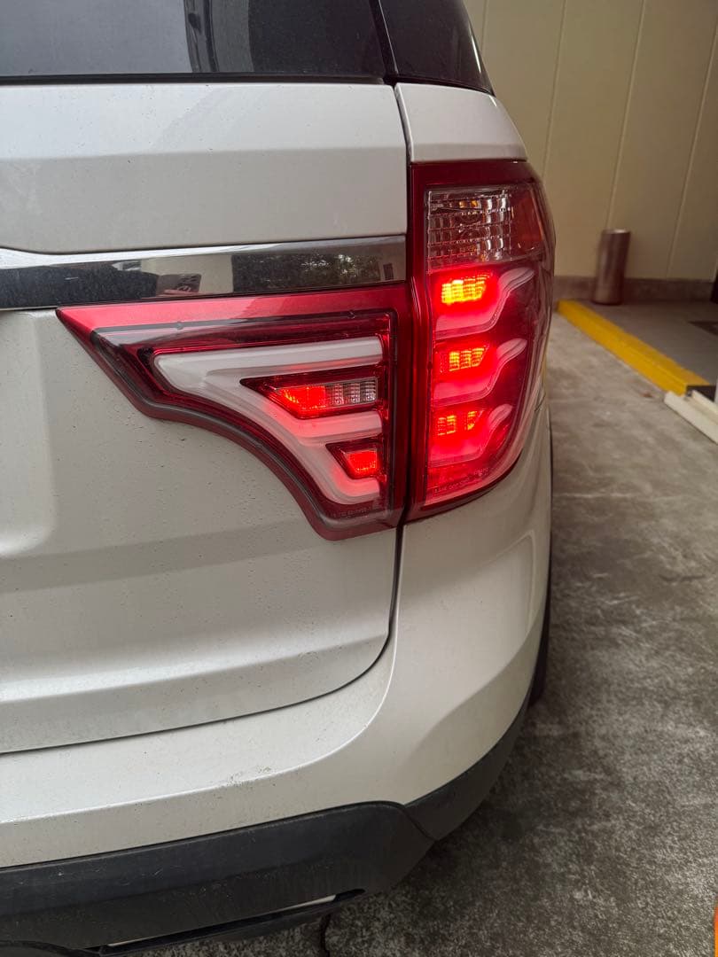 11-15y　フォードエクスプローラー用社外テールランプ