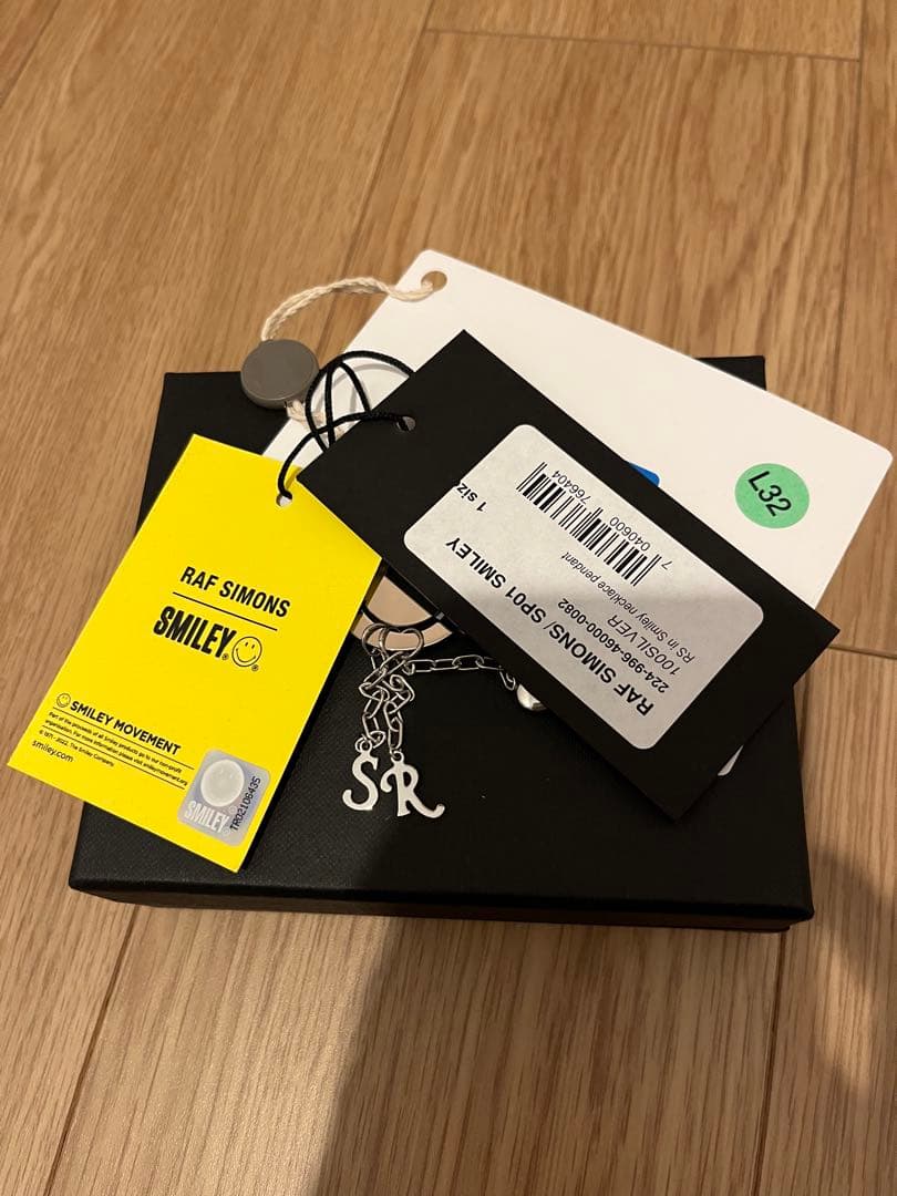 ラフシモンズ　スマイル　スマイリー　キーホルダー　新品未使用