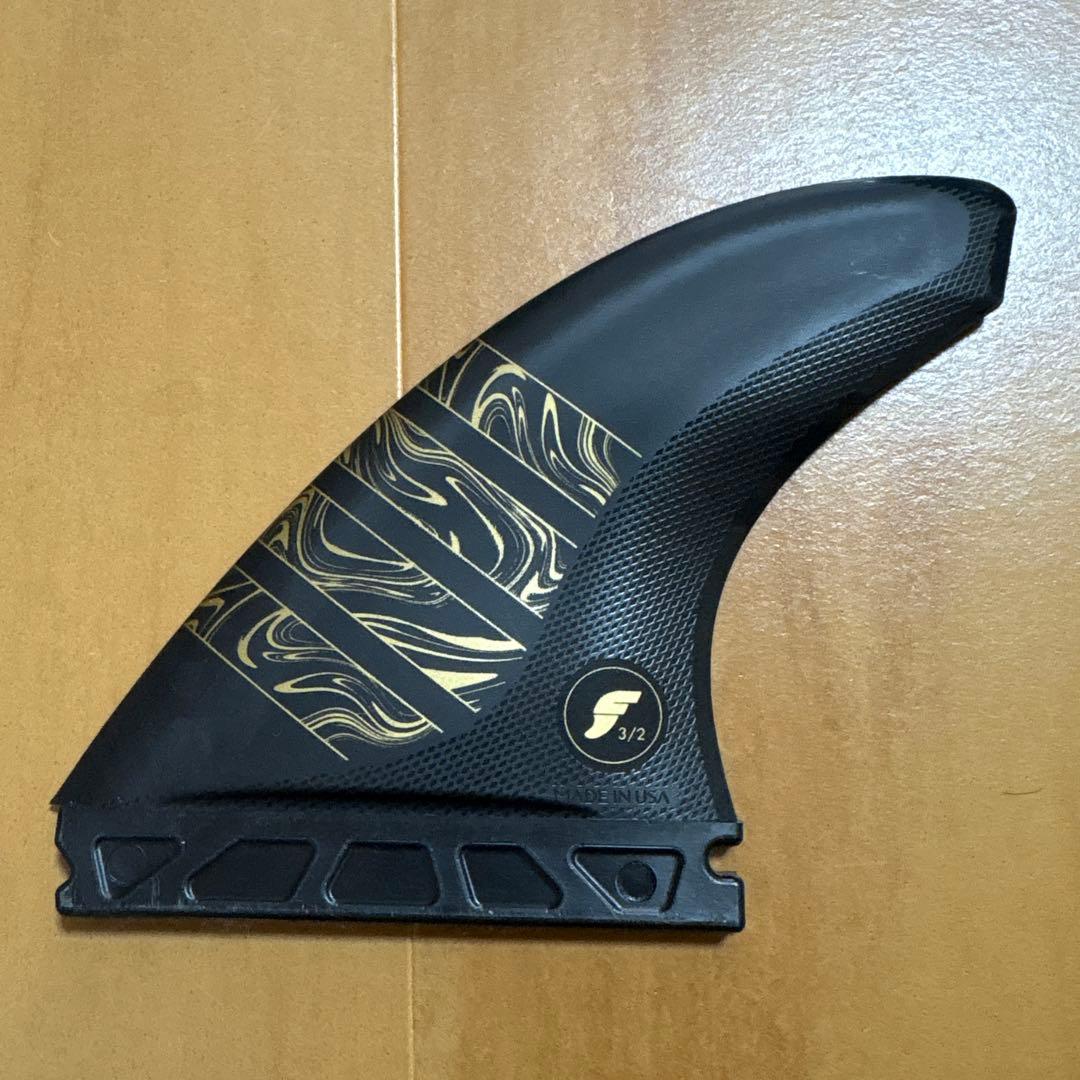 futuresフューチャーフィンALPHA VECTOR 3/2 (Mサイズ)