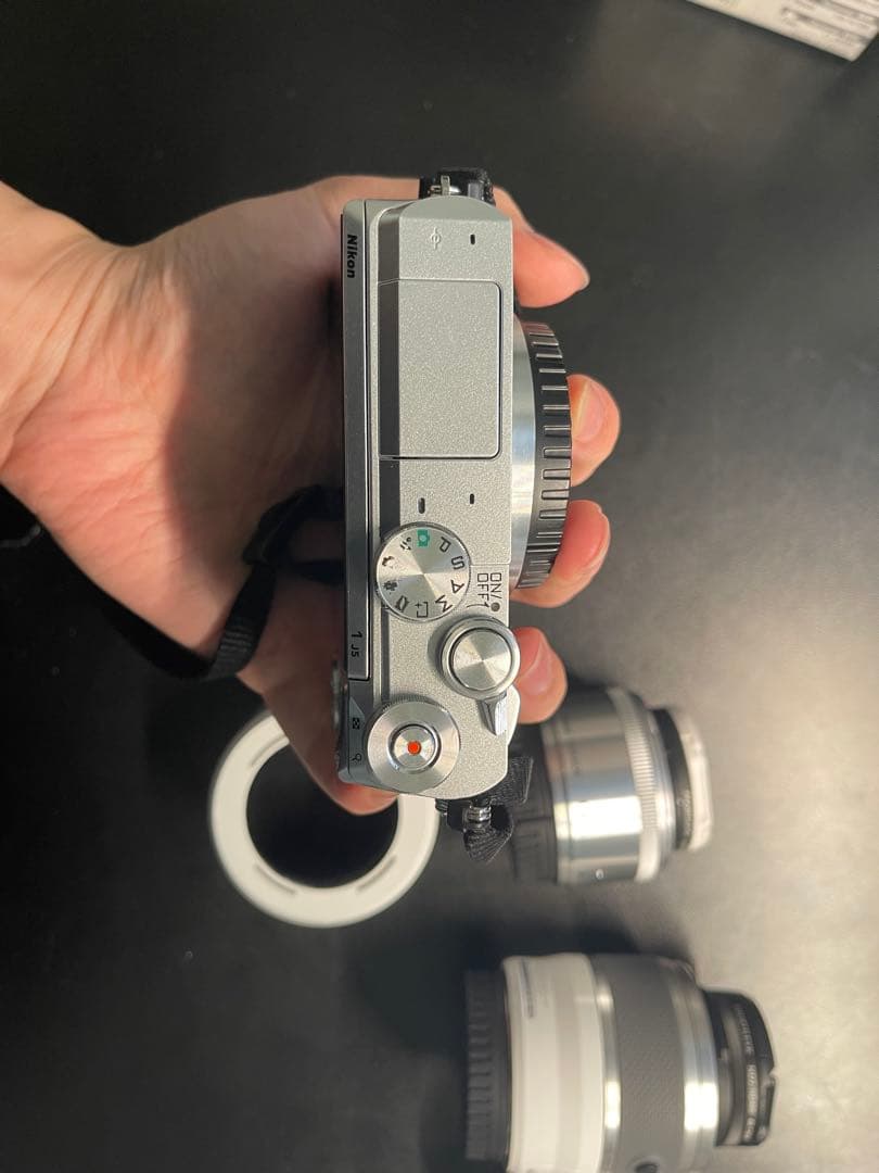 【美品】Nikon 1 J5 ダブルズーム＋単焦点セット（フィルター付き）