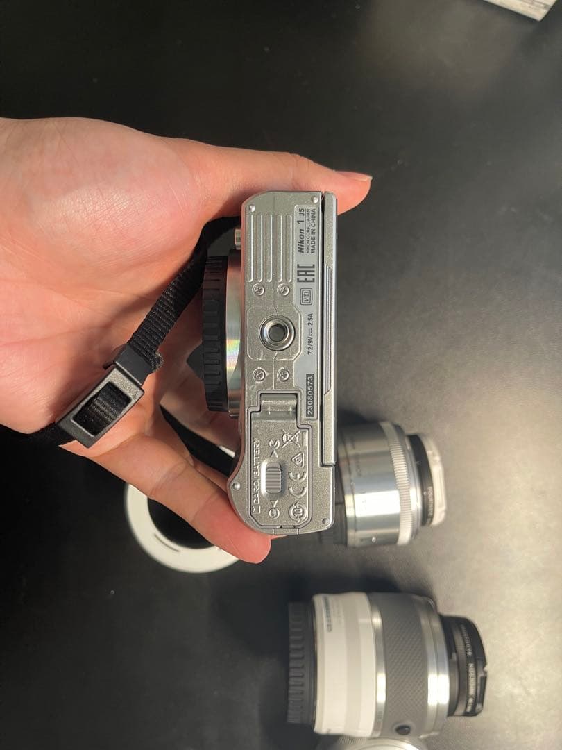 【美品】Nikon 1 J5 ダブルズーム＋単焦点セット（フィルター付き）