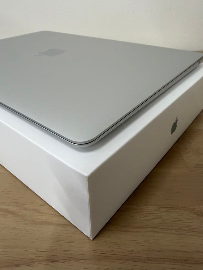 【極美品】MacBook Air 13インチ 2019 8GB 256GB