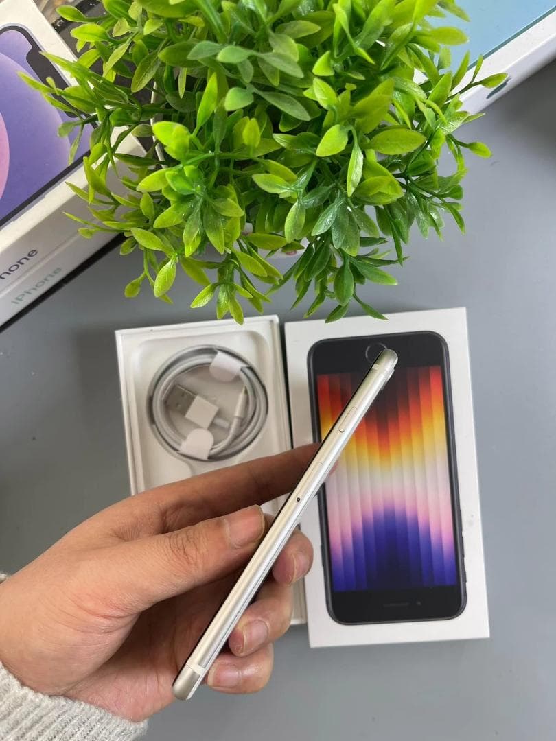 【期間限定／超美品】iPhone SE3 256GB｜SIMフリーホワイトモデル