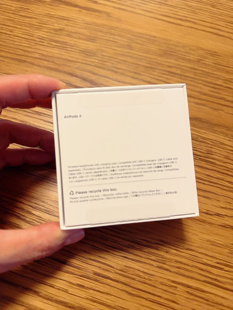 純正品　Apple AirPods 4 ifaceケース付