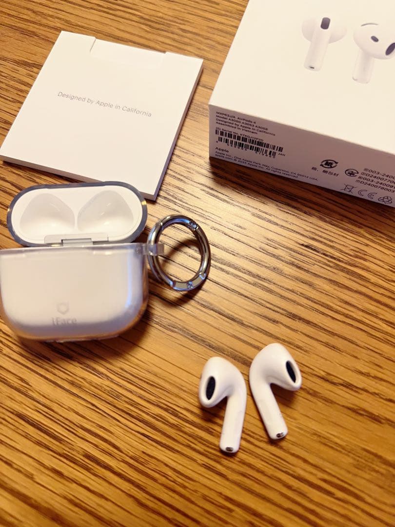純正品　Apple AirPods 4 ifaceケース付