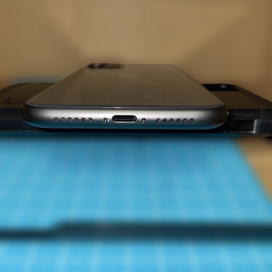 iPhone 11 ブラック128GB