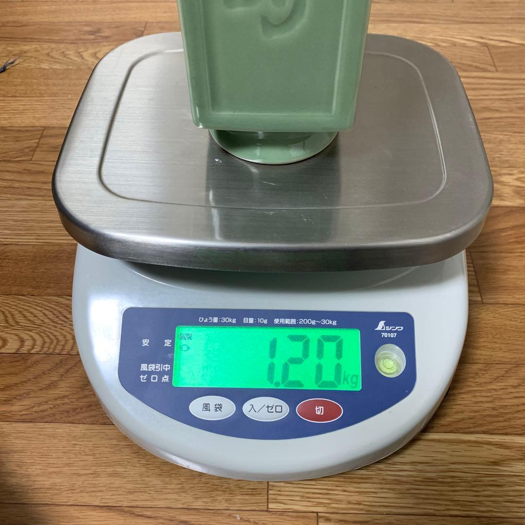 【箱の部品欠損？】緑色 陶器 花瓶 木箱付き 1.20kg