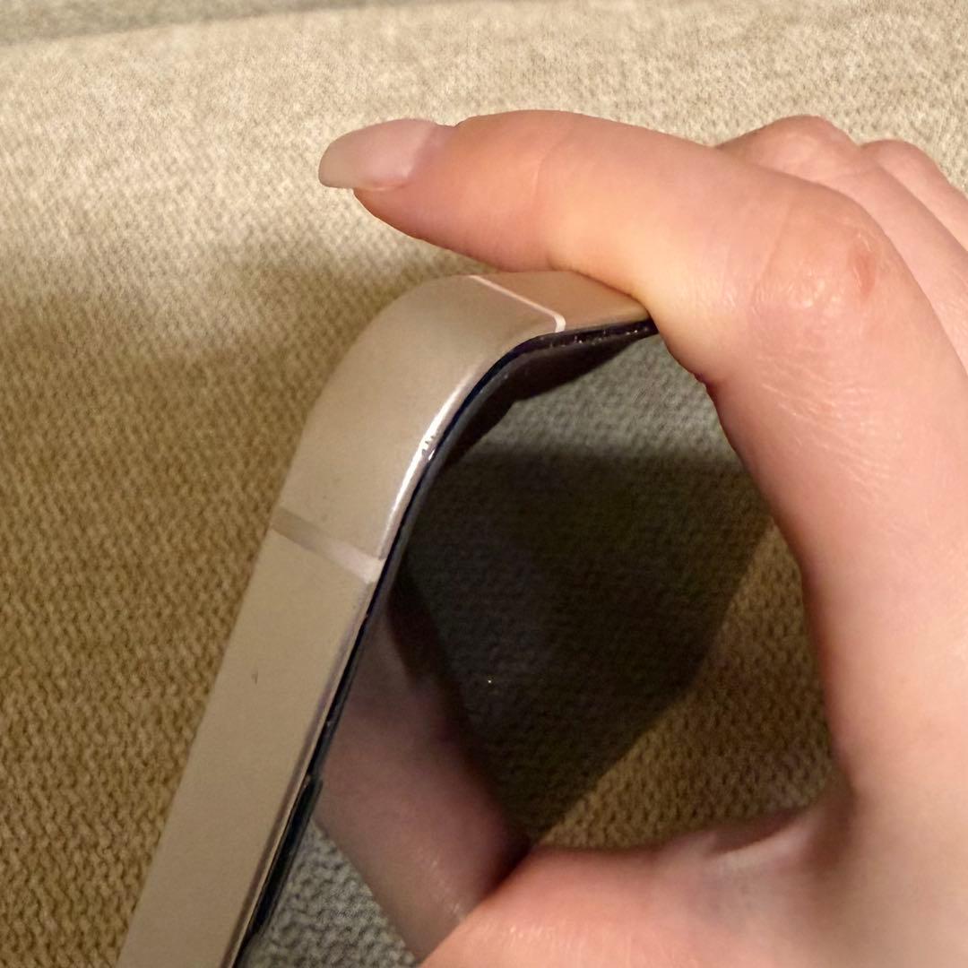 iPhone13 128GB ホワイト SIMフリー 画面無傷・ワイヤレス充電可