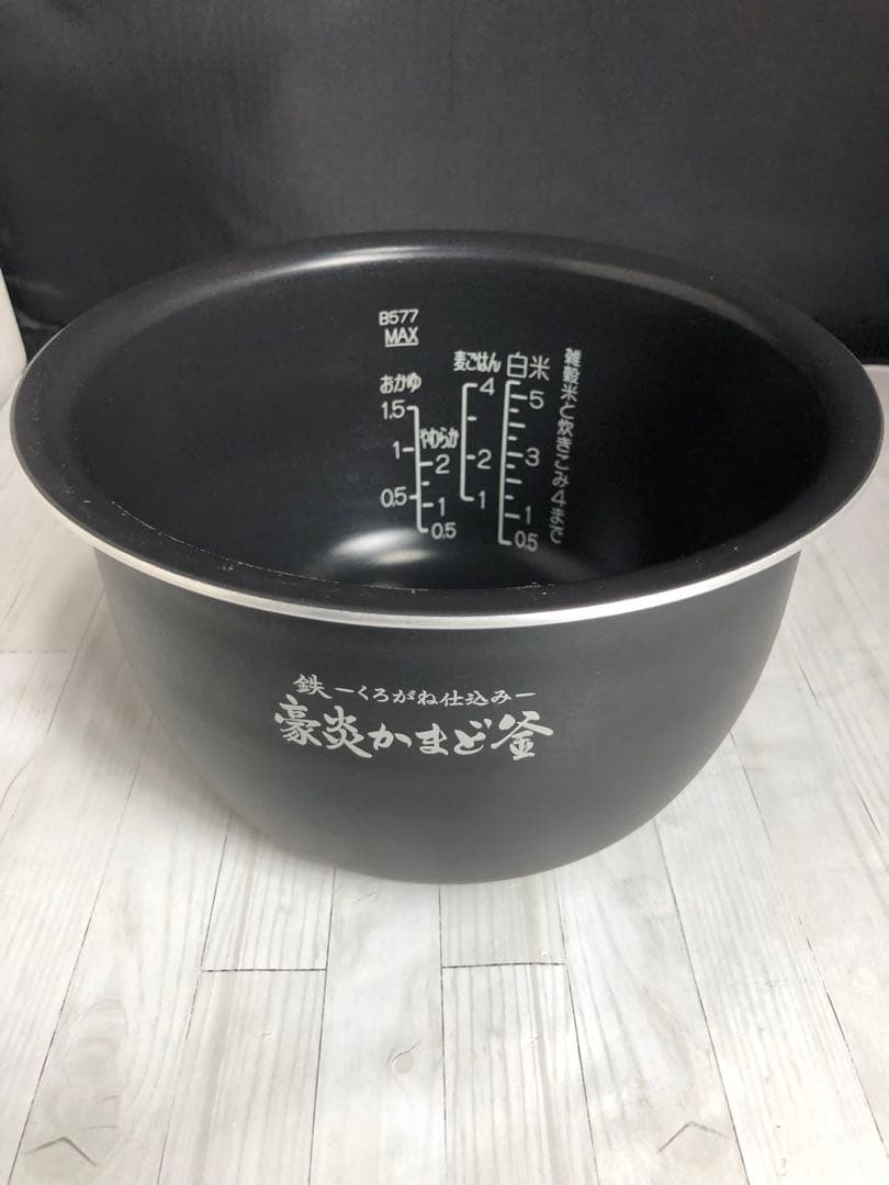 ZOJIRUSHI象印　圧力IH炊飯ジャー　NW-PT10 2022年製　濃墨