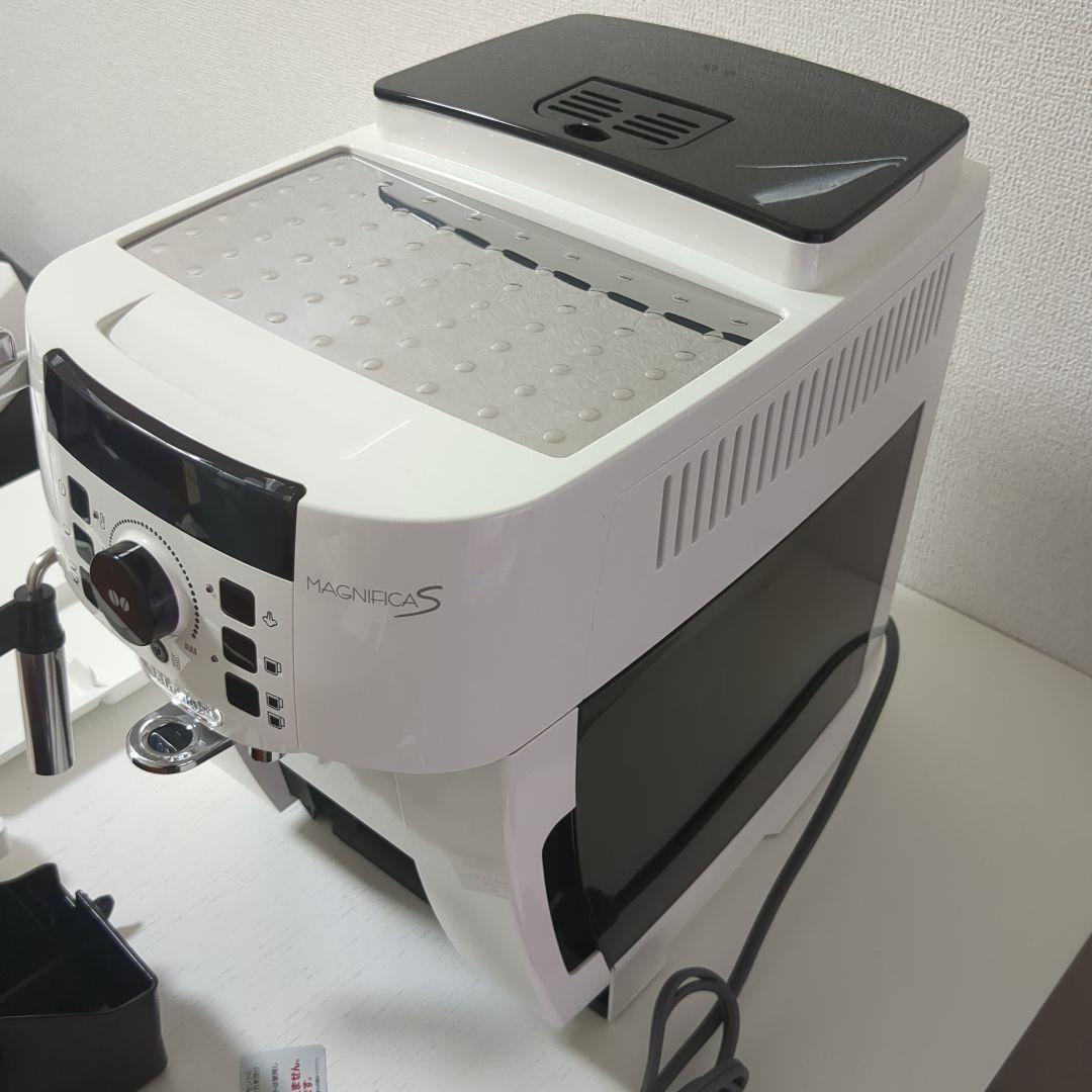 デロンギ　コーヒーマシン マグニフィカS ECAM22112W
