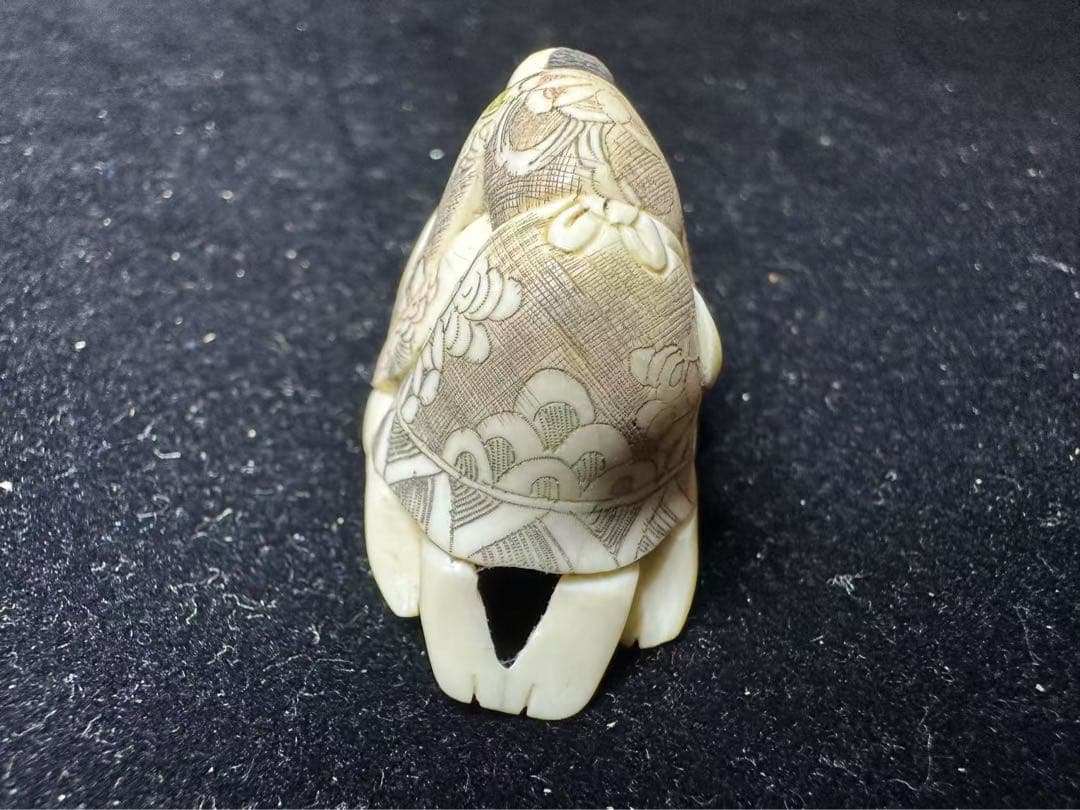 根付　置物　アンティーク　天然素材　彫刻 古美術品　細密細工　骨董コレクション