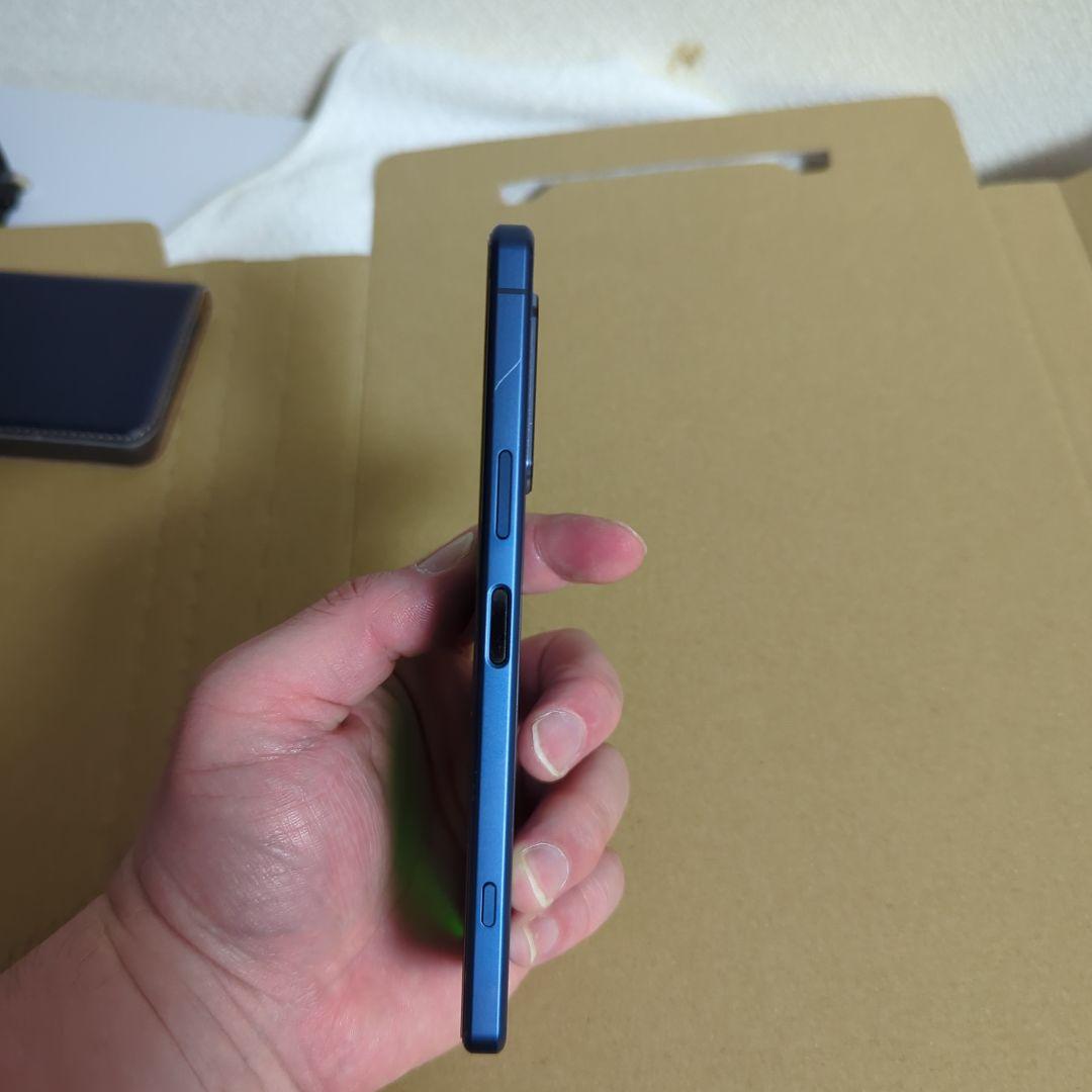 Sony Xperia 紫 docomo 本体