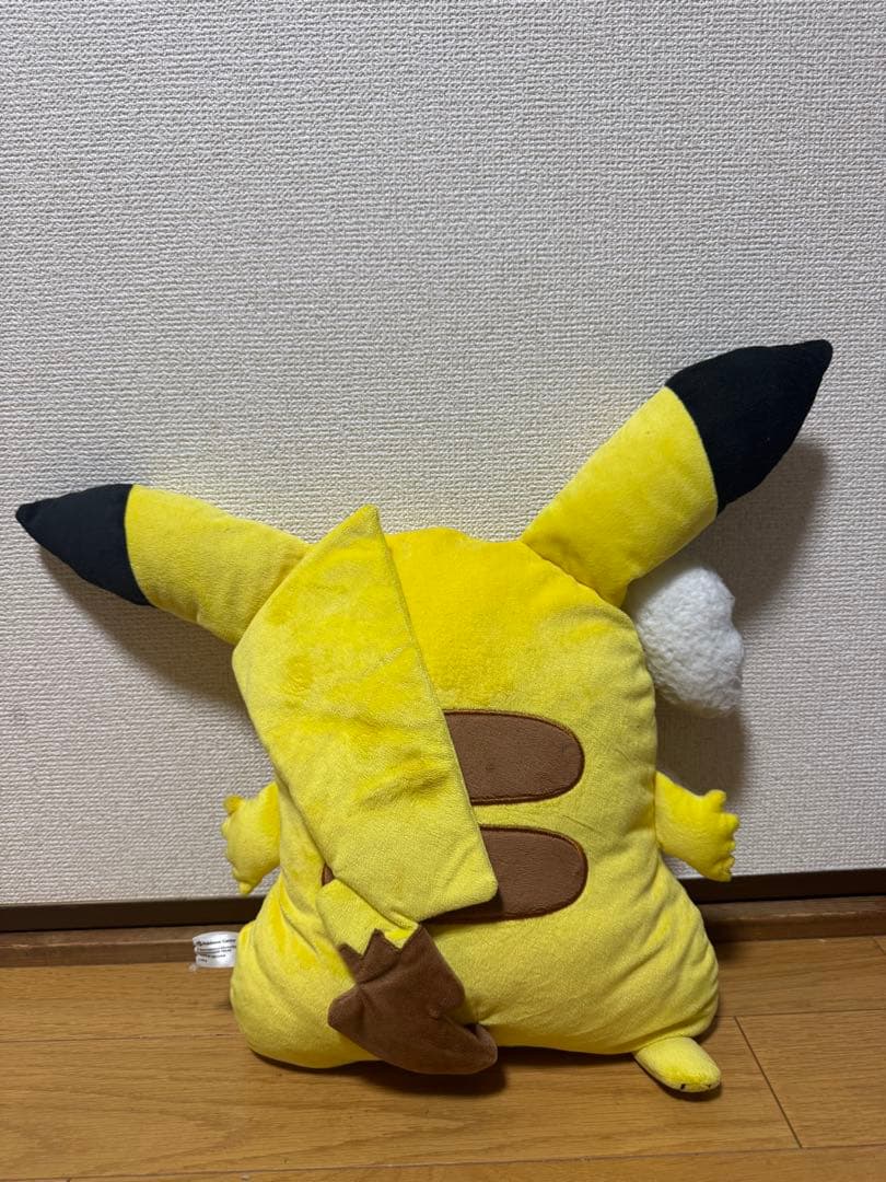 ピカチュウ Oops クッション ぬいぐるみ　ポケモンセンター