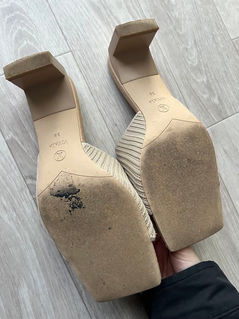 VIVAIAスクエアトゥミッドヒール (5cm) ミュール（ベージュ）