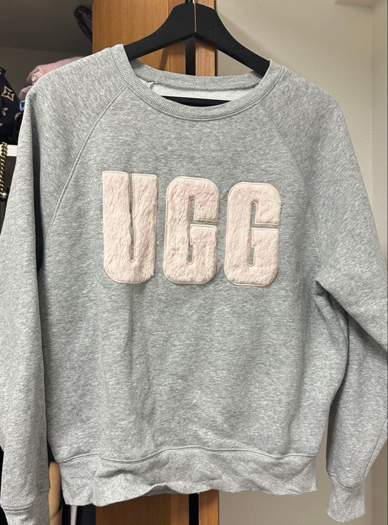 UGG スウェット トレーナー アグ グレー マドリン ファジー ロゴ