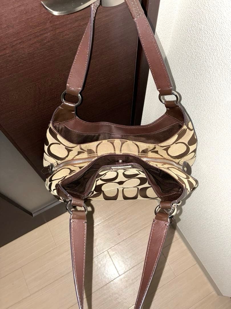 ひまわり❤︎プロフお読みください COACHロゴプリント ショルダーバッグ