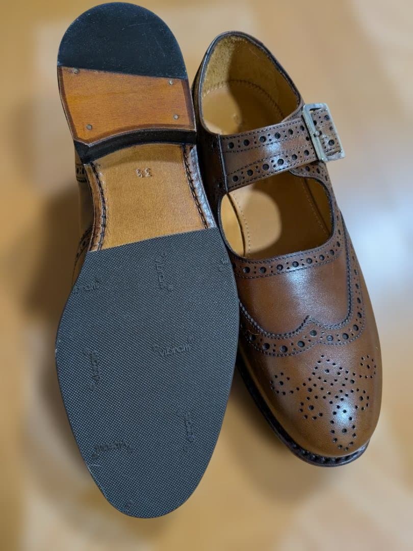 ジャランスリワヤ　メリージェーンシューズ