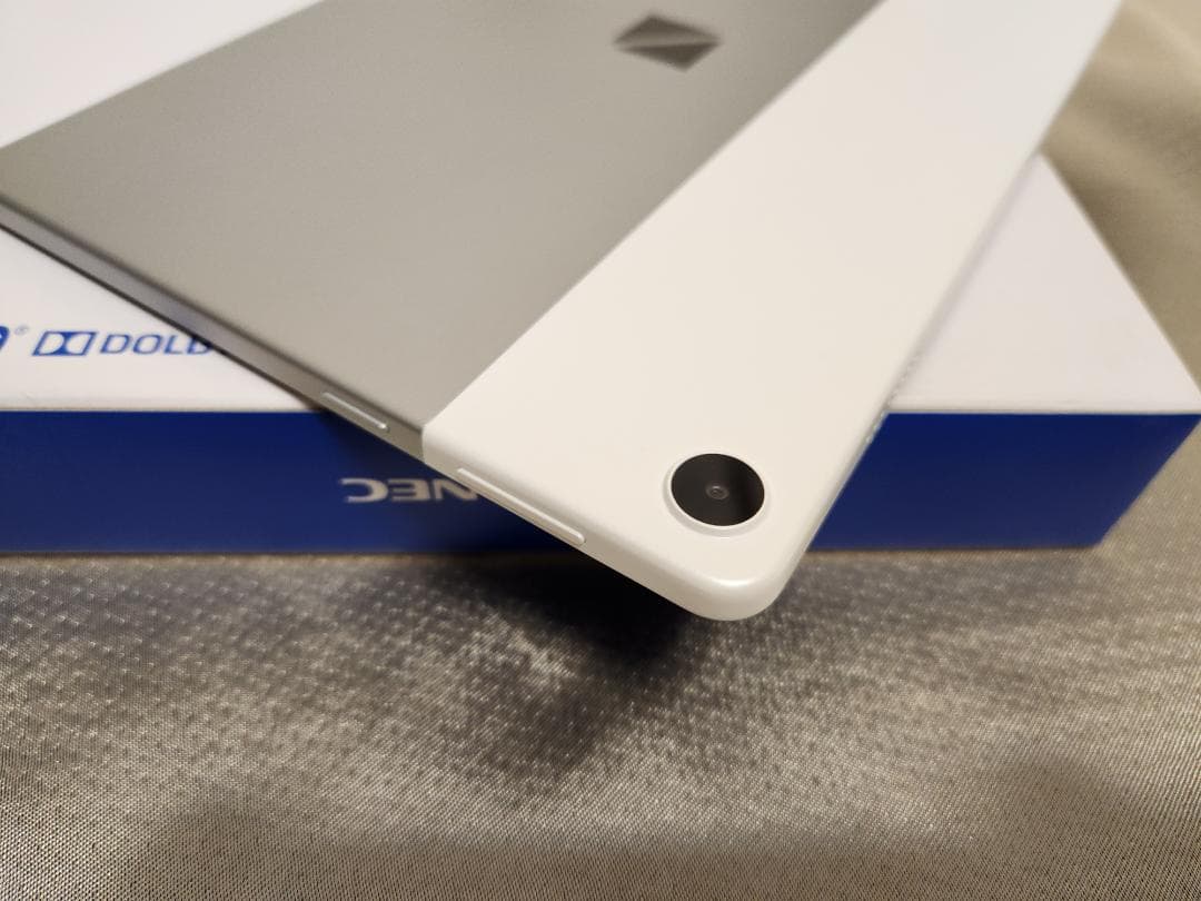 LAVIE Tab T10 T1055／EAS 使用回数20回程度 美品 箱付き