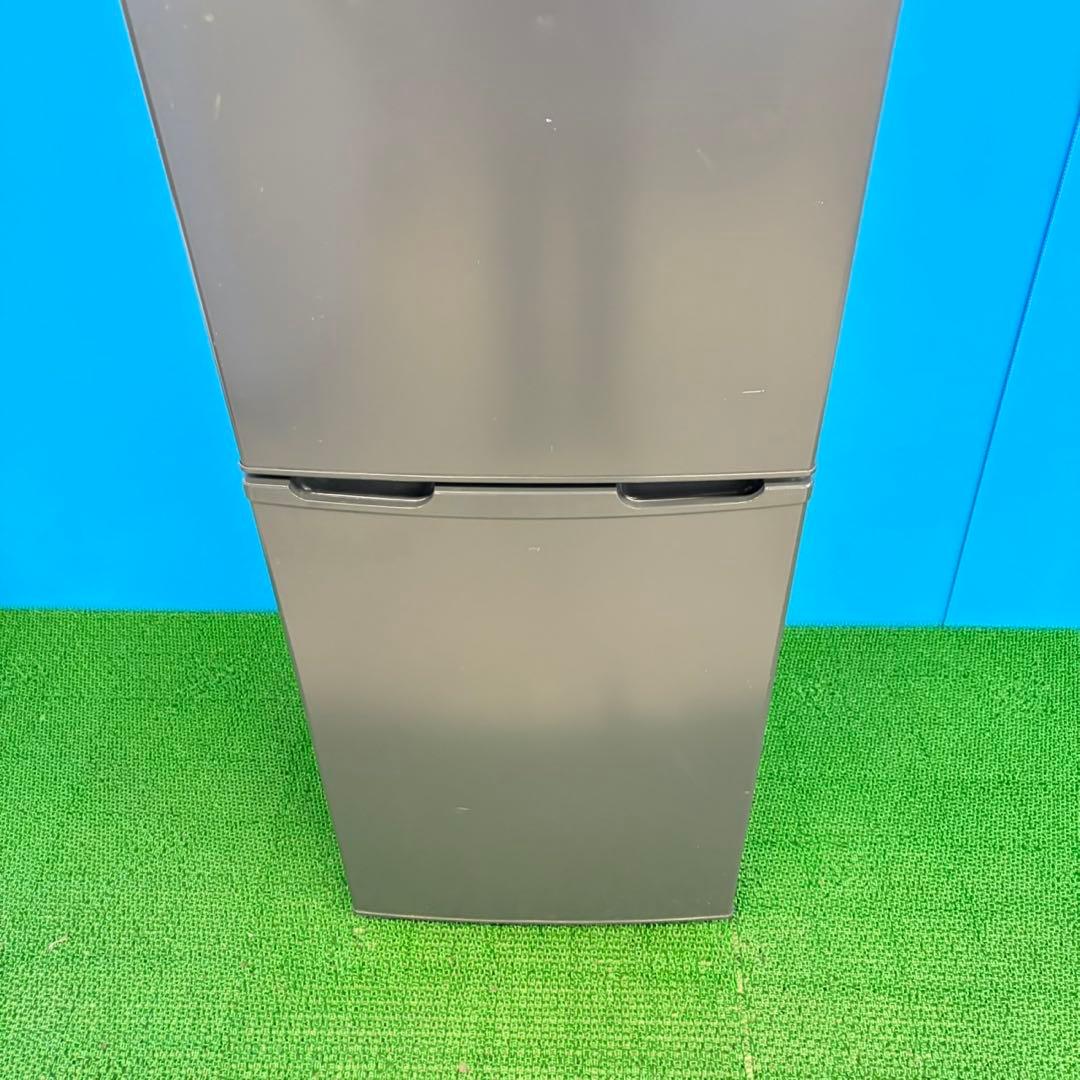 709 スリムデザイン　冷蔵庫　小型　200L弱　美品　一人暮らし　洗濯機も有