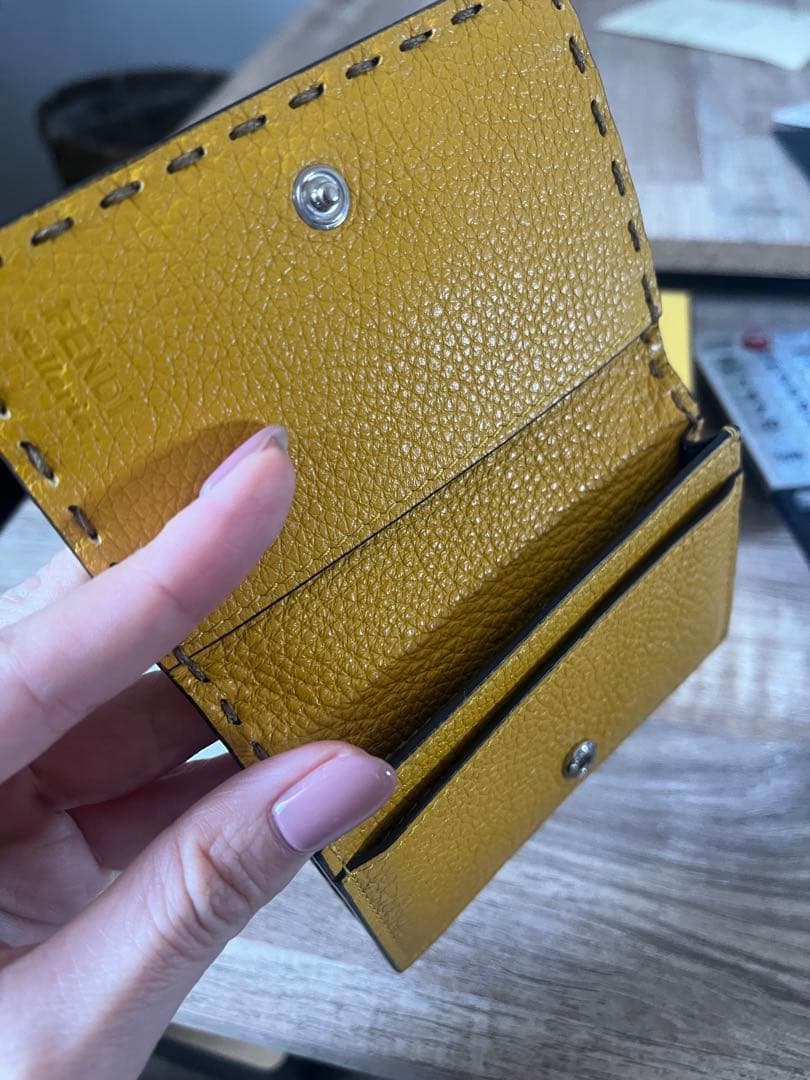【美品】FENDI ベージュ レザー 名刺入れ