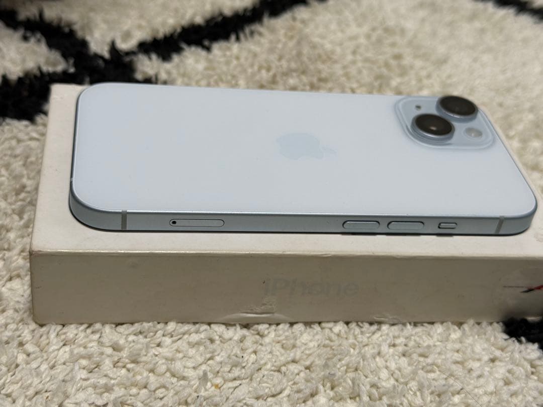 Apple iPhone 15 ホワイト 本体 充電ケーブル付き